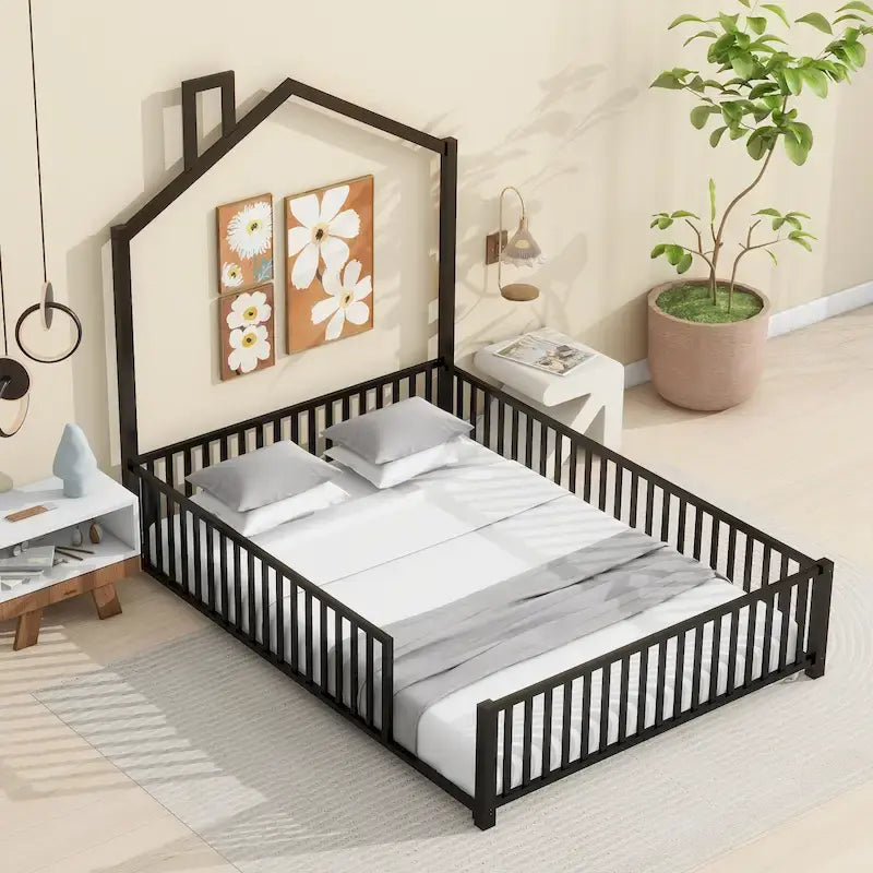 Letto a piattaforma matrimoniale in metallo con sponde di sicurezza e design a camino