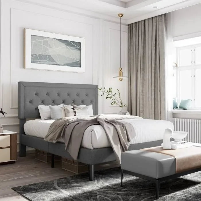 Letto a piattaforma regolabile in altezza con rivestimento in lino e testiera capitonné