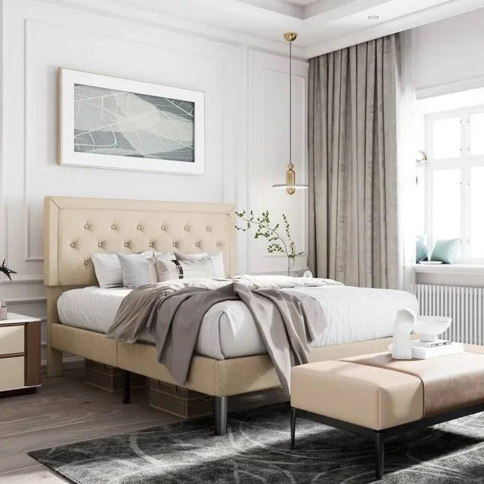 Letto a piattaforma regolabile in altezza con rivestimento in lino e testiera capitonné