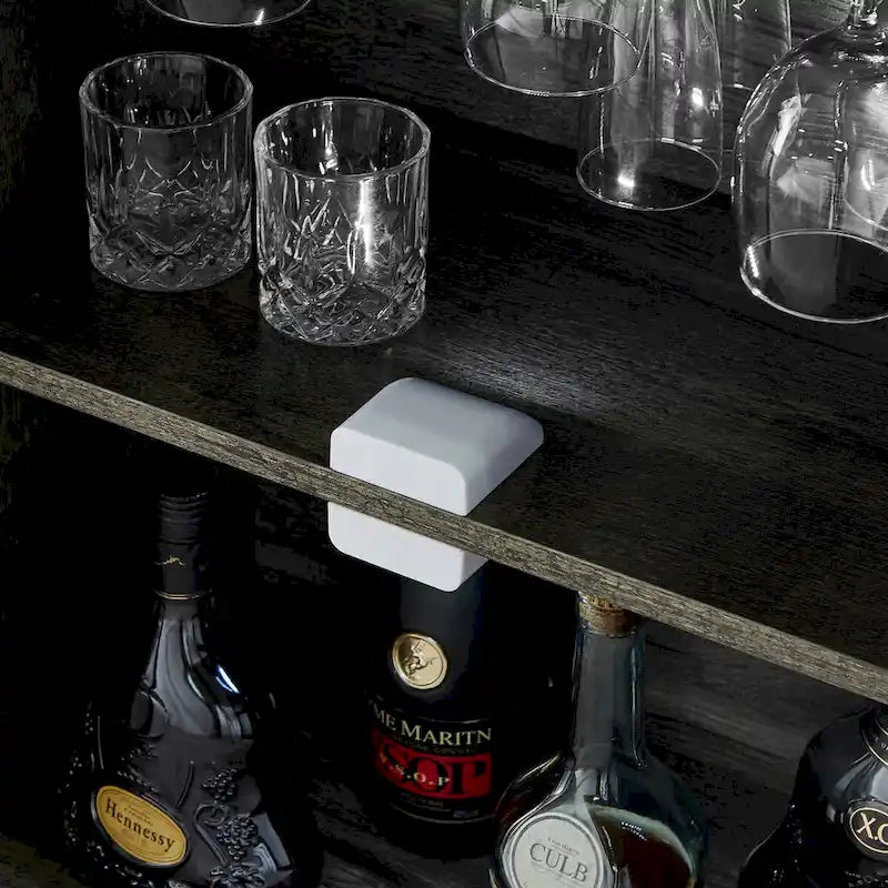 Mobile bar industriale per vini, Credenza porta liquori, Madia con portabottiglie e porta bicchieri 140 cm (L) x 35 cm (P) x 77 cm (A)